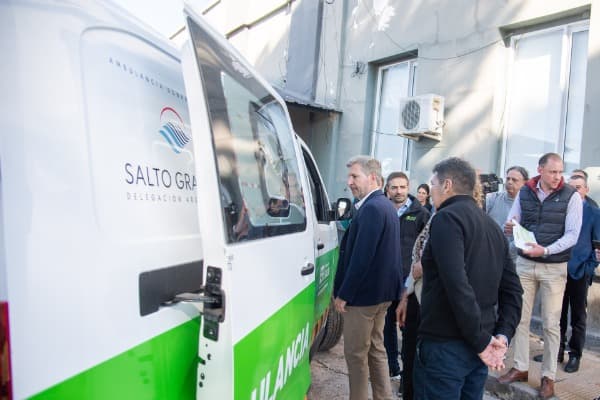 Frigerio inauguró obras y entregó nuevas ambulancias en hospitales de Basavilbaso y Rosario del Tala