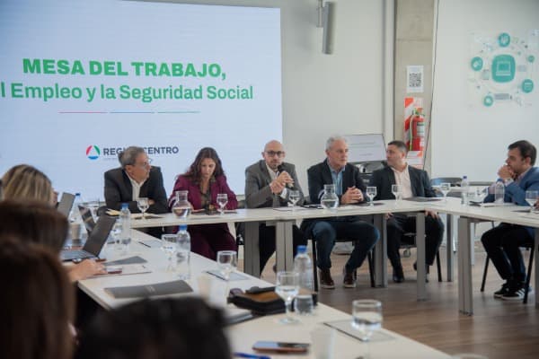 La mesa del Trabajo de Región Centro analizó en Paraná el avance de la inteligencia artificial en las empresas de la región
