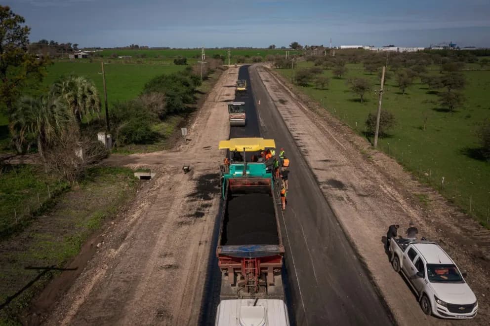 Continúa el asfaltado de la Ruta 23 entre los departamentos Uruguay y Colòn